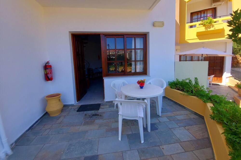 Menelaos Apartments Daratsos Екстер'єр фото