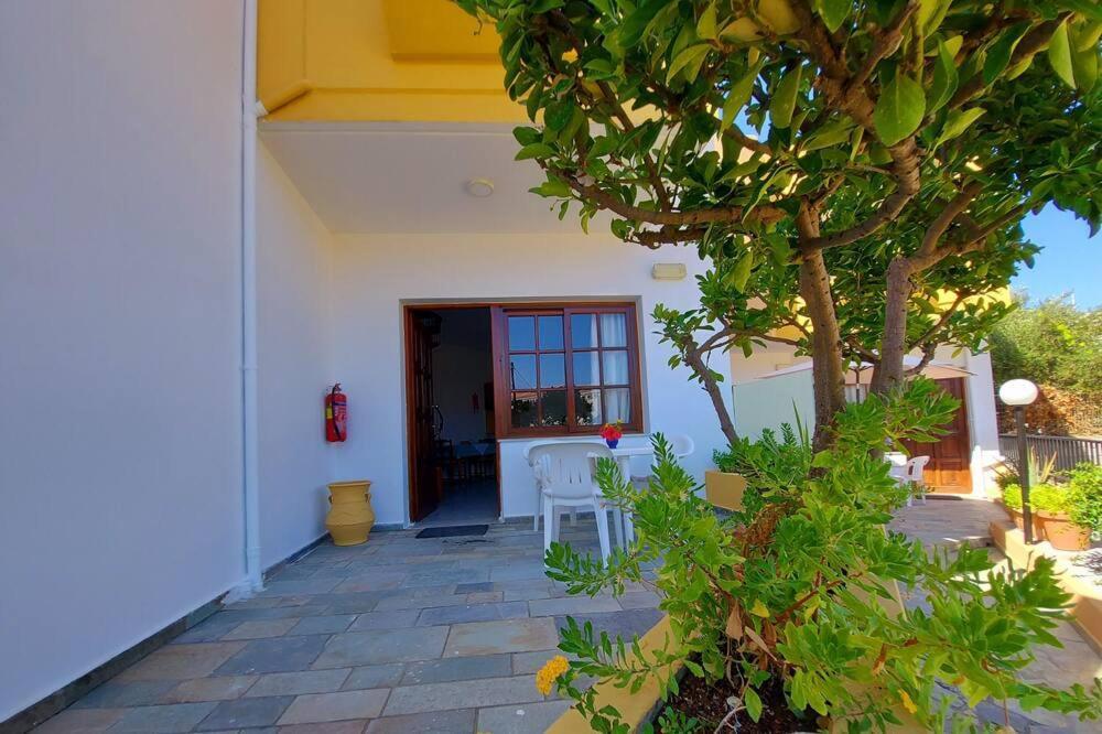 Menelaos Apartments Daratsos Екстер'єр фото