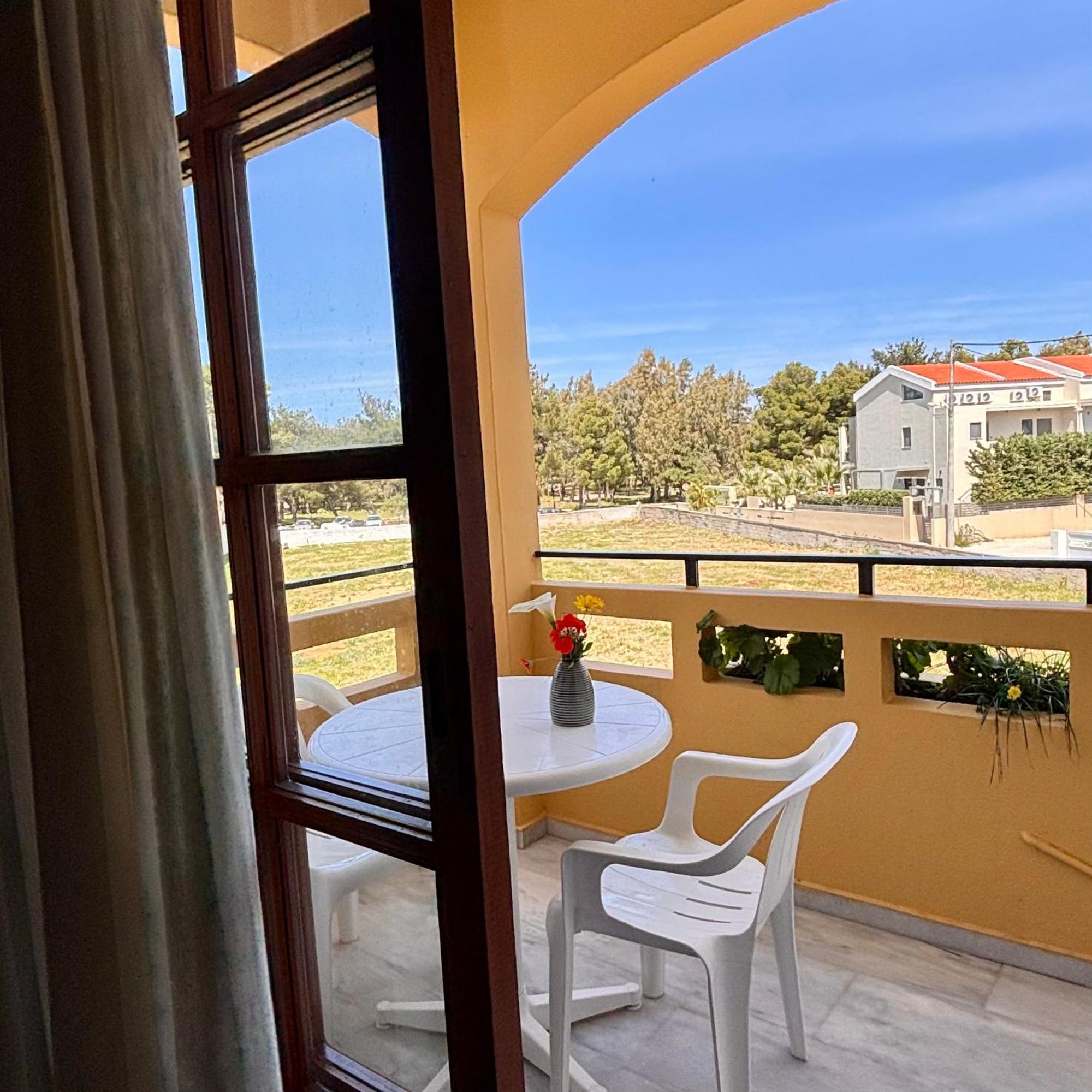 Menelaos Apartments Daratsos Екстер'єр фото